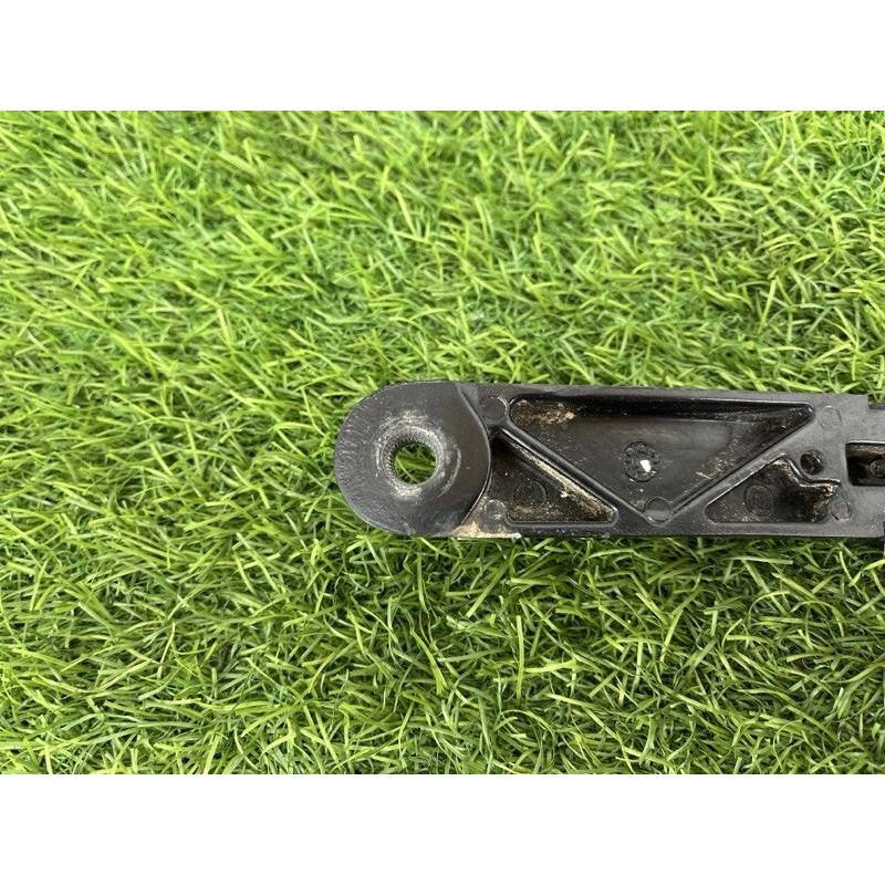 Поводок дворника (кузов и элементы) Volkswagen Golf 1K 2.5 1k5955410b