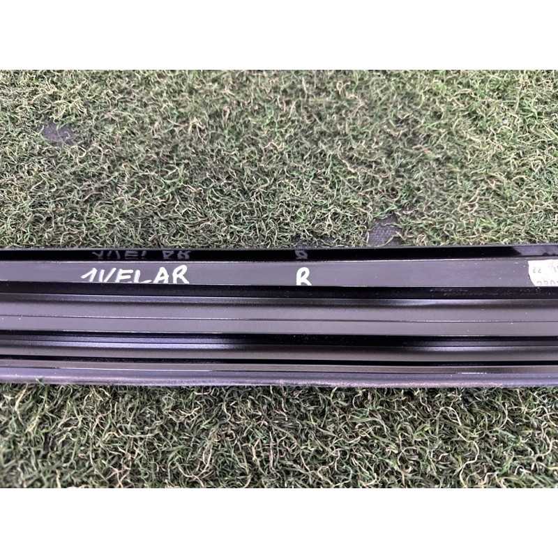 Молдинг на дах (кузов і елементи) LAND ROVER Range Rover Velar L560 2018 2.0 LR092746