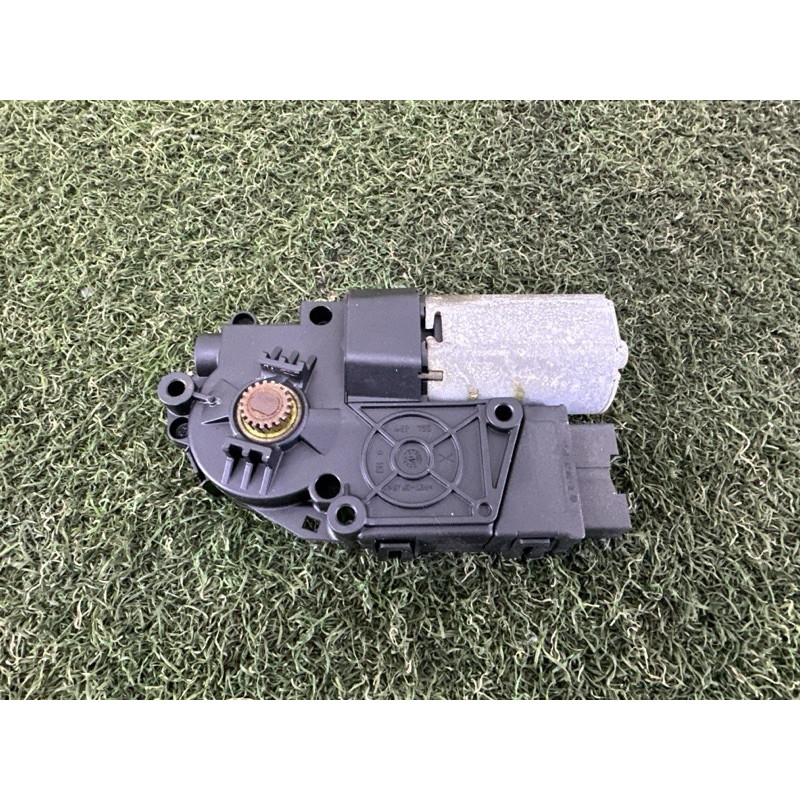 Мотор люка (електрика) LAND ROVER Range Rover Velar L560 2018 2.0 LR109036