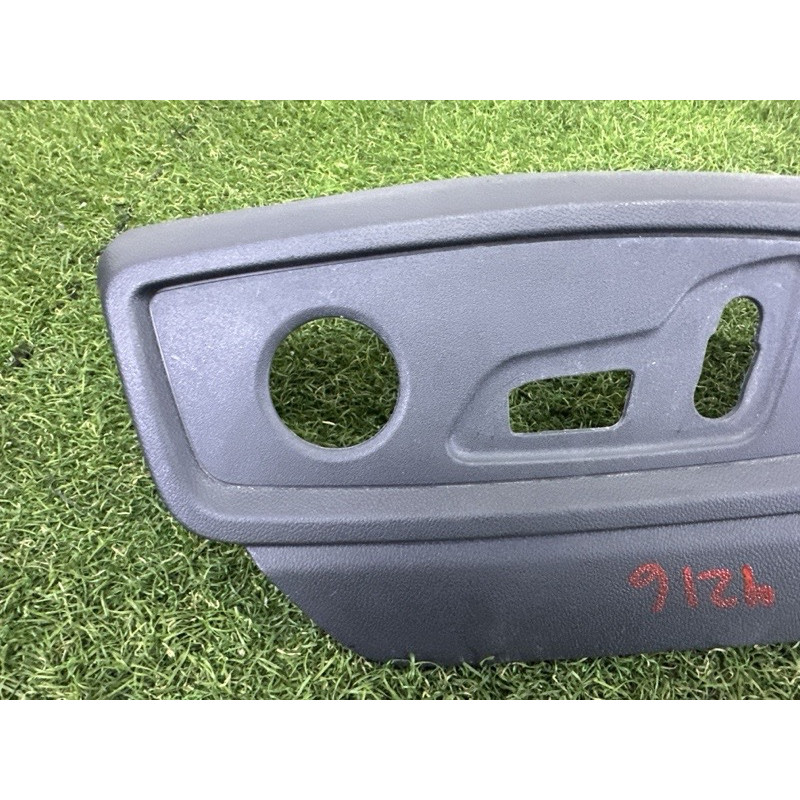 Накладка сидіння (салон) AUDI Q5 FY 2020 2.0 DJYA 80A881325K4PK
