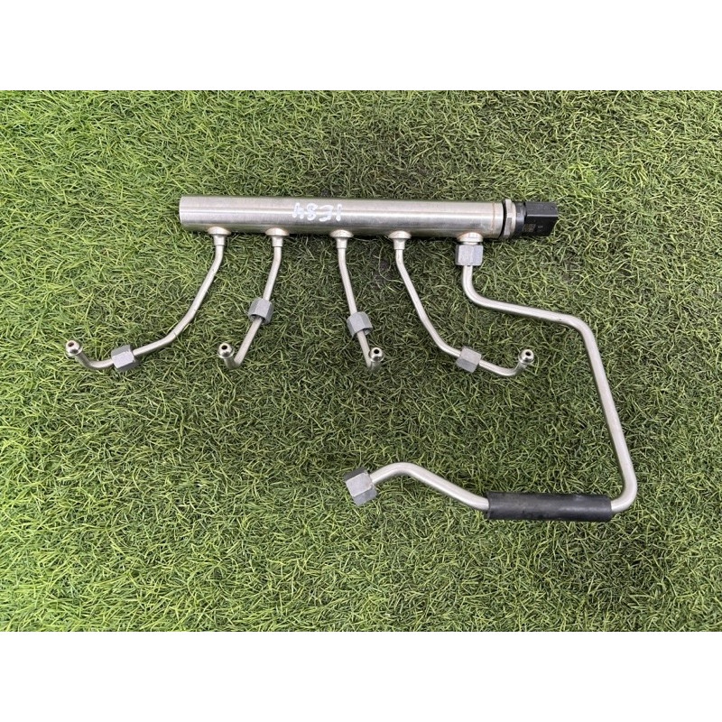 Топливная рампа (топливная система) BMW X1 E84 2014 2.0 13537585411