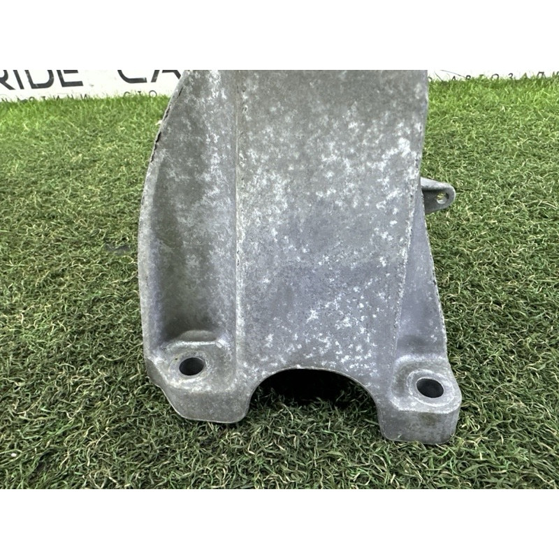 Кронштейн подушки двигателя (кронштейны двигателя) BMW X5 E70 2012 4.4 22116882035