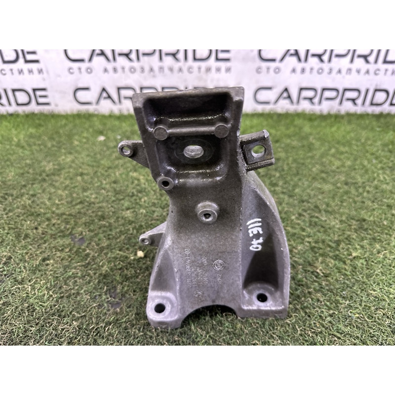Кронштейн подушки двигателя (кронштейны двигателя) BMW X5 E70 2012 4.4 22116882035