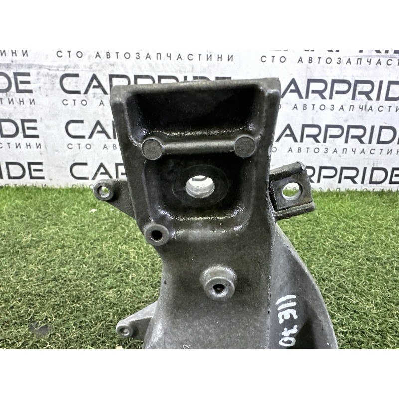 Кронштейн подушки двигателя (кронштейны двигателя) BMW X5 E70 2012 4.4 22116882035