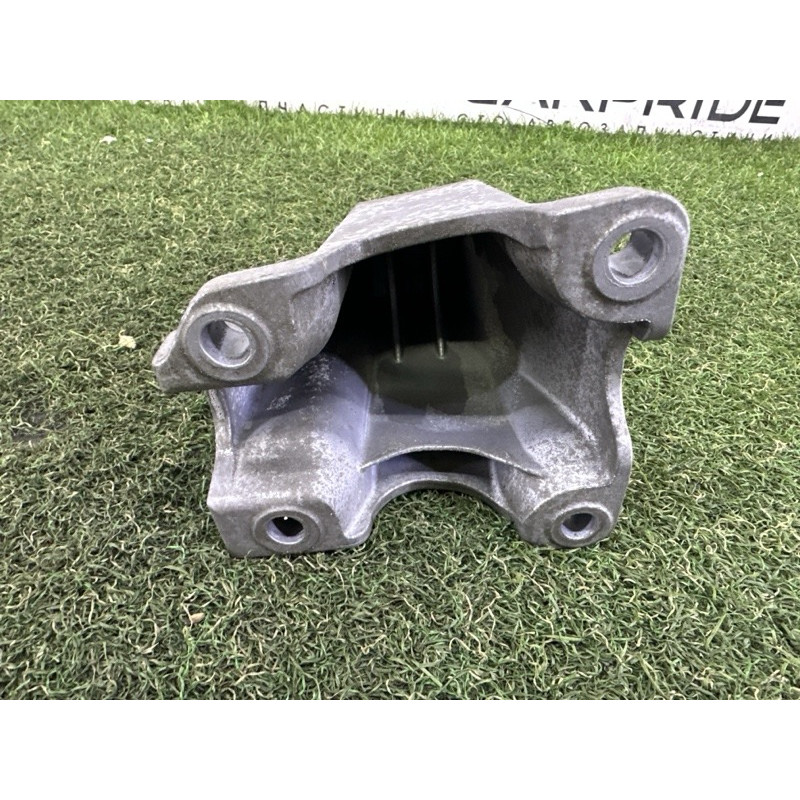 Кронштейн подушки двигателя (кронштейны двигателя) BMW X5 E70 2012 4.4 22116882035