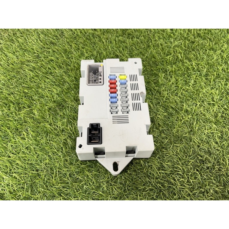 Блок предохранителей (электрика) LAND ROVER Range Rover Evoque L538 2016 2.0 LR041091