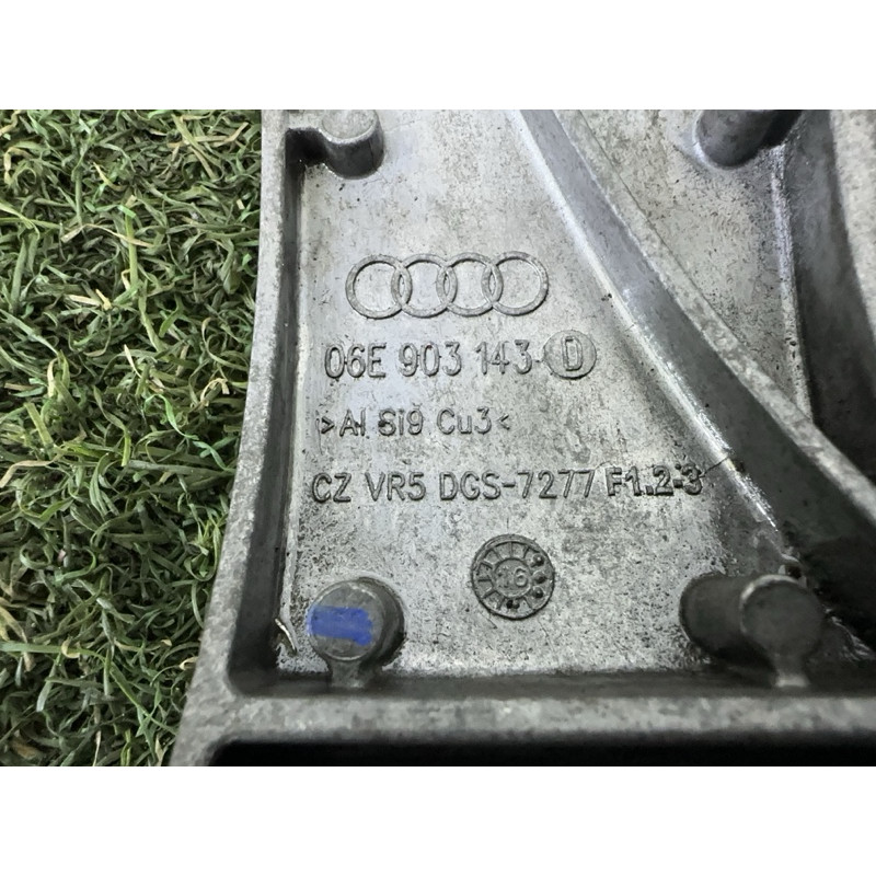 Кронштейн генератора (кронштейни двигуна) AUDI Q7 4M 2017 3.0 06E903143D