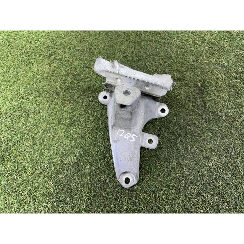 Кріплення подушки двигуна (кронштейни двигуна) AUDI Q5 8R 2012 3.2 4G0199308N