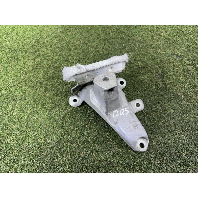 Кріплення подушки двигуна (кронштейни двигуна) AUDI Q5 8R 2012 3.2 4G0199308N