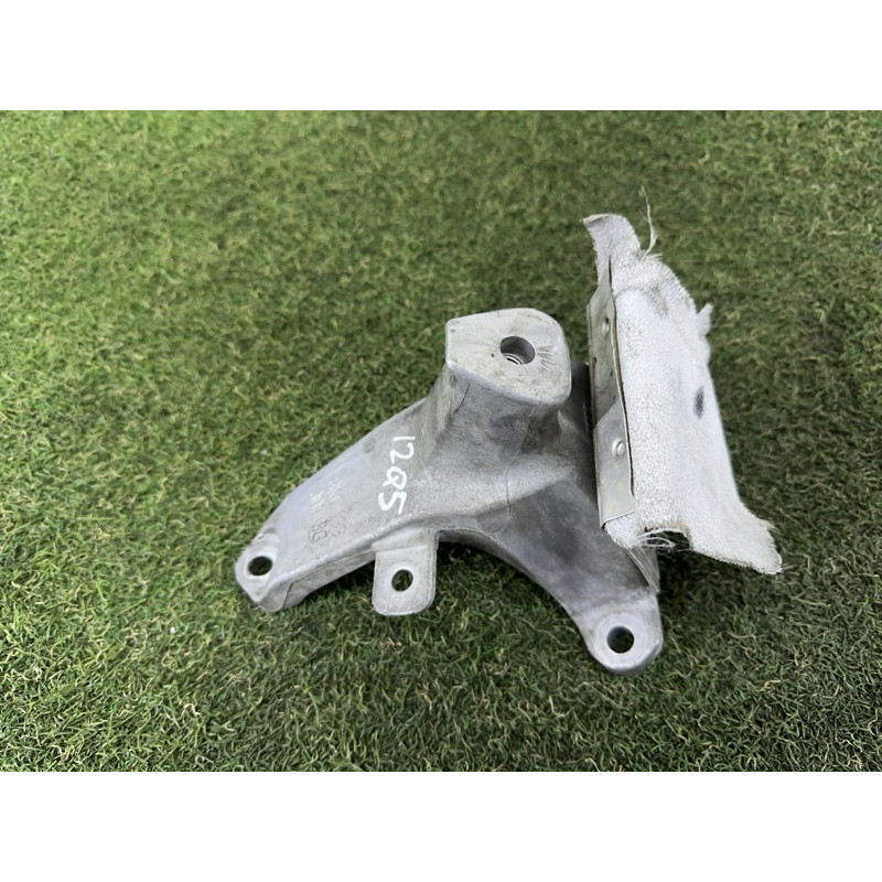 Кріплення подушки двигуна (кронштейни двигуна) AUDI Q5 8R 2012 3.2 4G0199308N