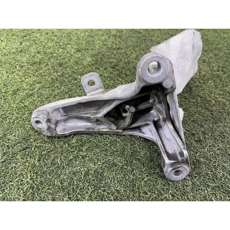 Кріплення подушки двигуна (кронштейни двигуна) AUDI Q5 8R 2012 3.2 4G0199308N
