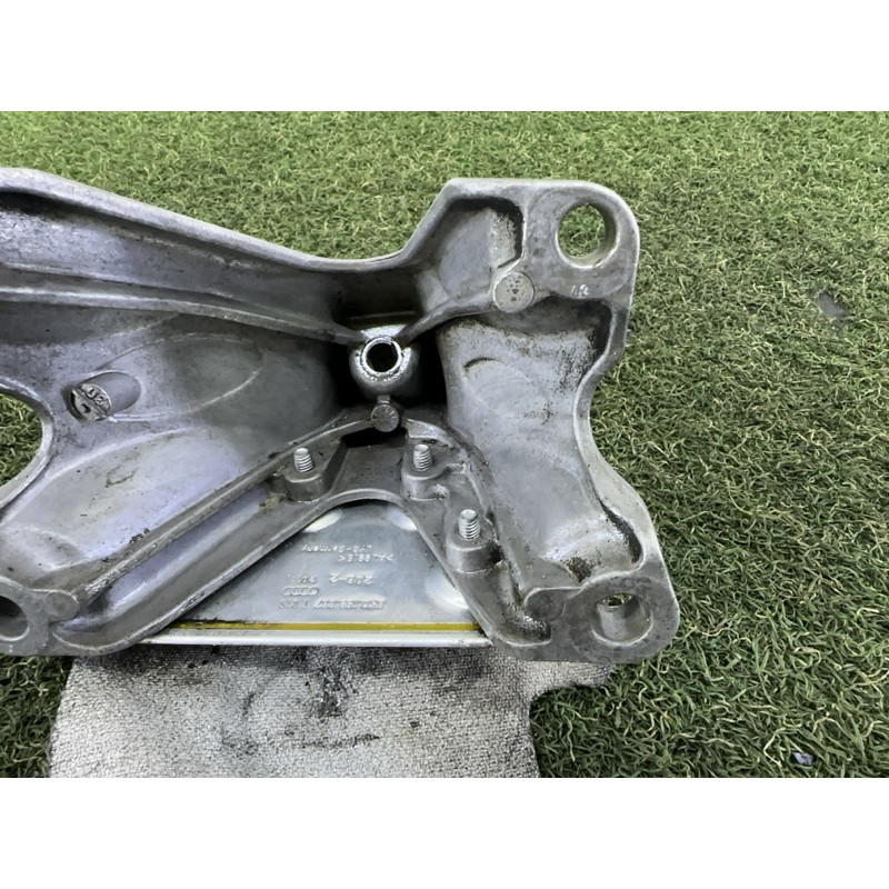 Кронштейн подушки двигателя (кронштейны двигателя) AUDI Q5 8R 2012 3.2 8K0199307BF