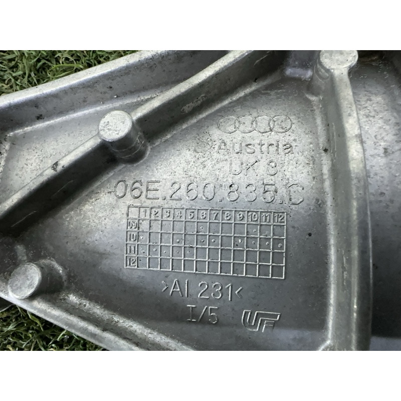 Кронштейн компресора кондиціонера (кронштейни двигуна) AUDI Q5 8R 2012 3.2 06E260835C