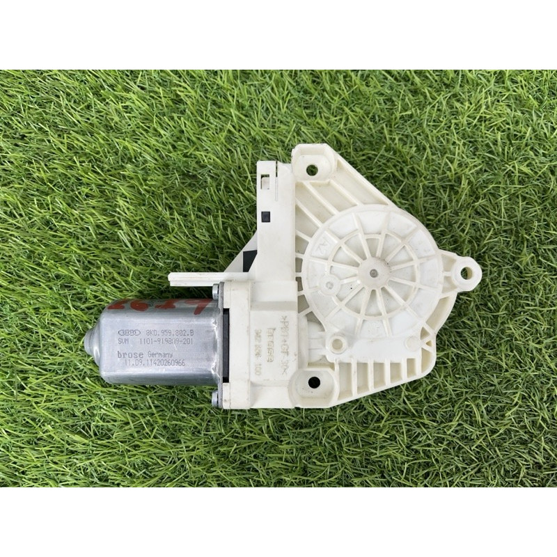 Мотор стеклоподъемника (электрика) AUDI Q5 8R 2012 3.2 8K0959802B