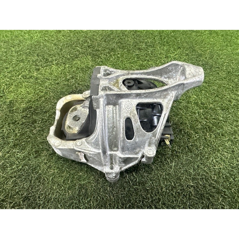 Подушка двигуна (двигун та елементи) AUDI A4 B9 2017 2.0 TFSI DBPA 8W0199372CN