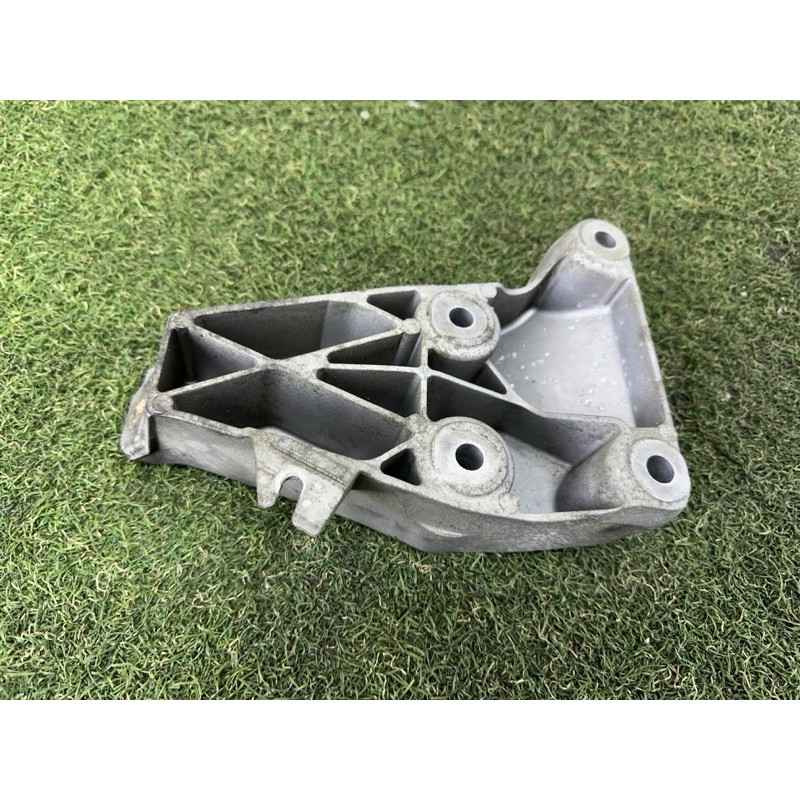 Кронштейн подушки двигателя (кронштейны двигателя) BMW X3 F25 2013 2.0 22116784823