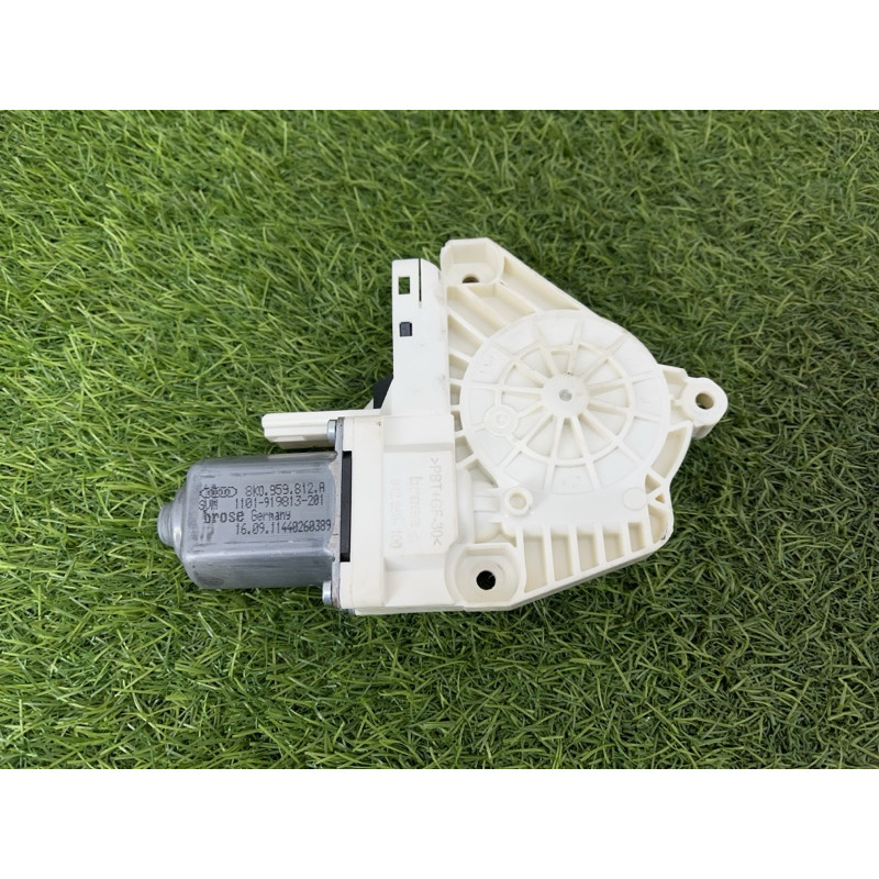 Мотор склопідйомника (електрика) AUDI Q5 8R 2012 3.2 8K0959812A
